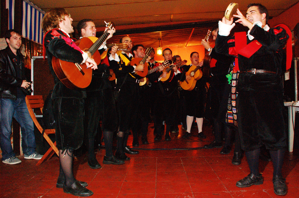Traditional music in Spain: Tuna - study Spanish at Academia CILE